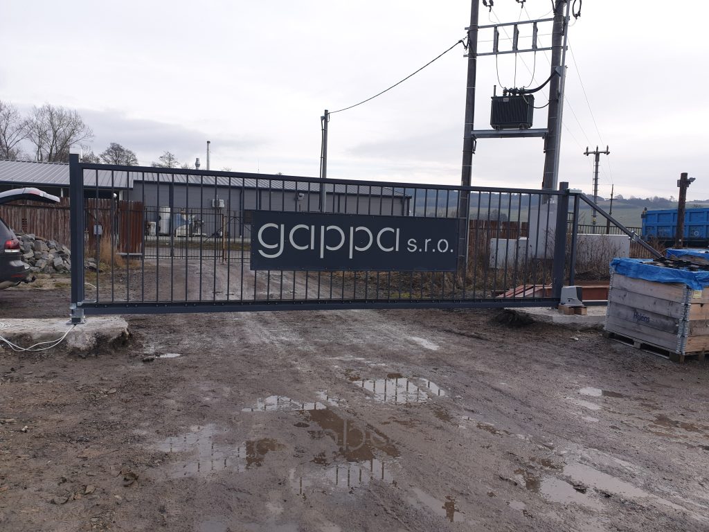 Oceľová Brána s Logom firmy Gappa s.r.o.