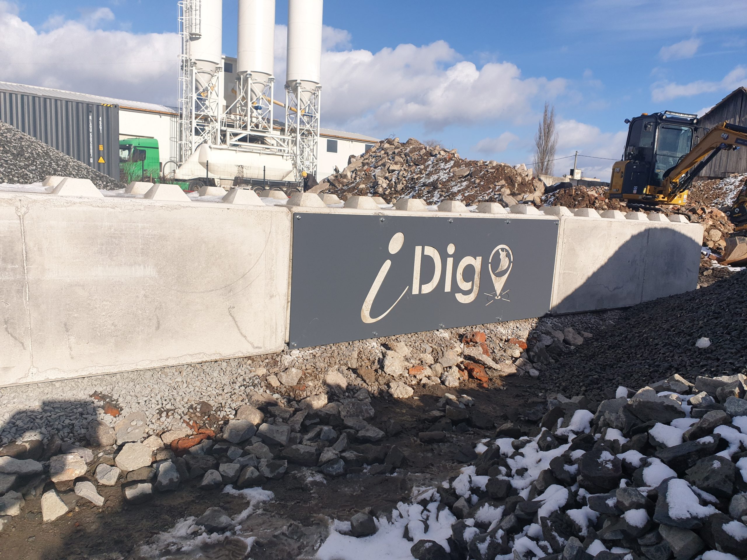 iDig 2D and 3D Machine Control for Excavators