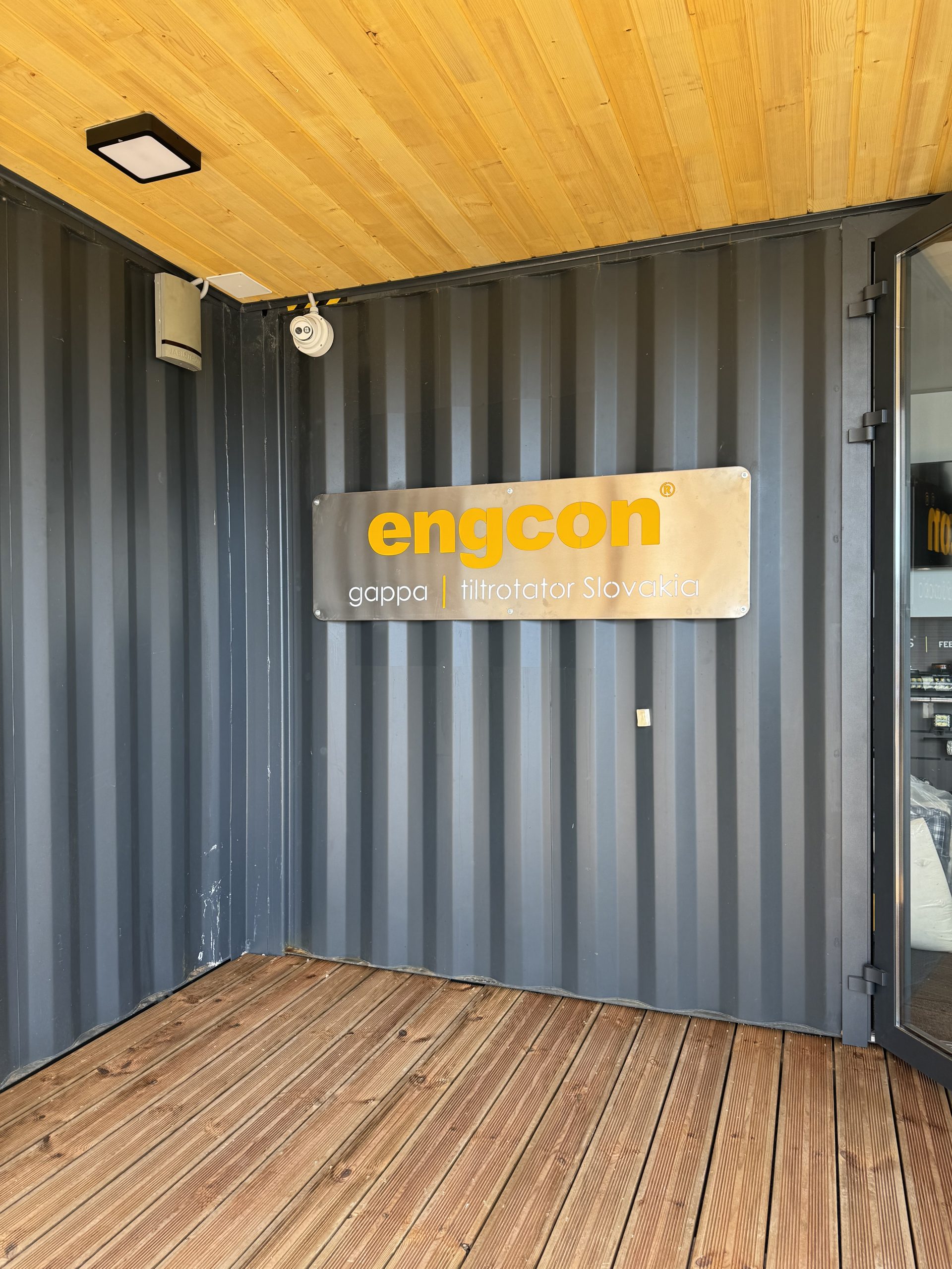 Dizajnové kovové logo Gappa, Engcon slovakia